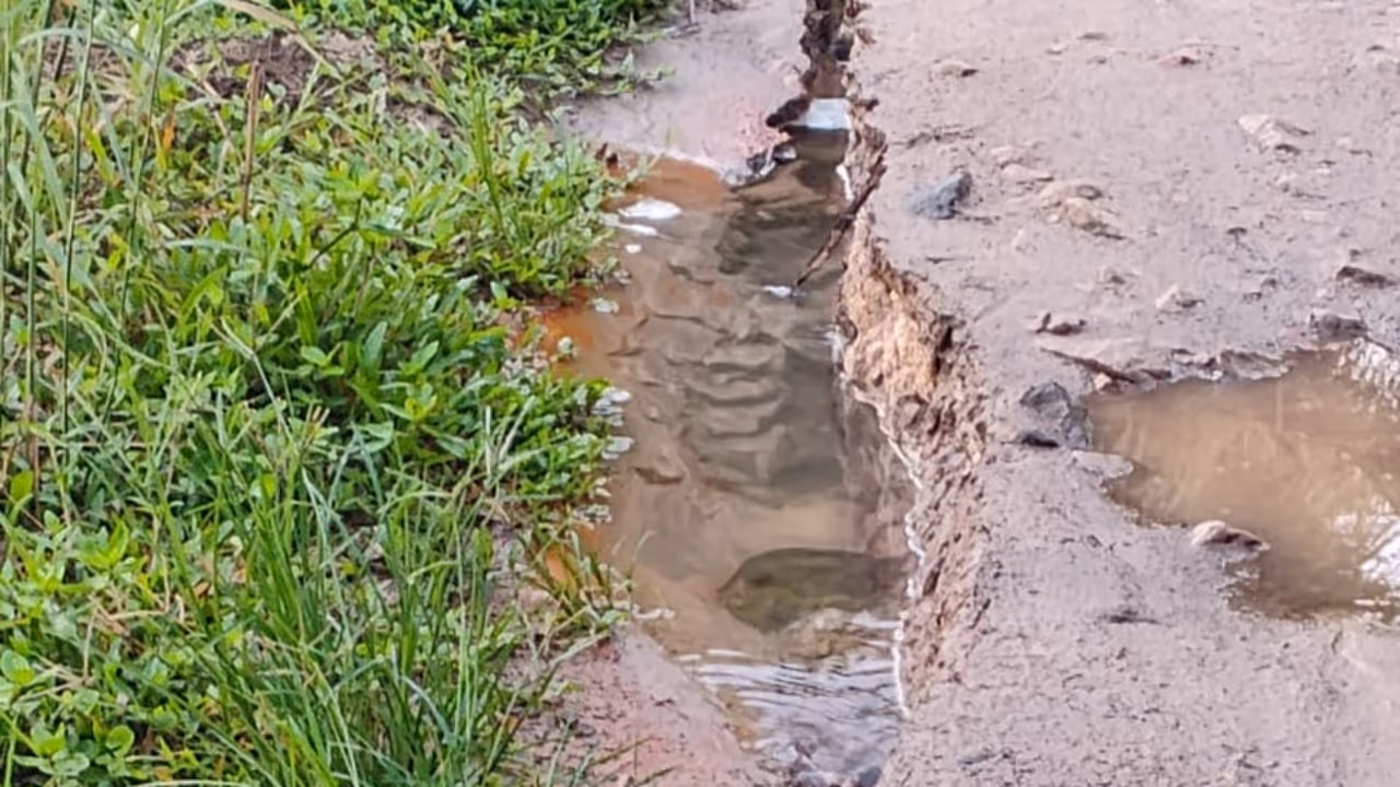 cheruthana road collapses into river 30 families in crisis cheruthana road collapses into river 30 families in crisis