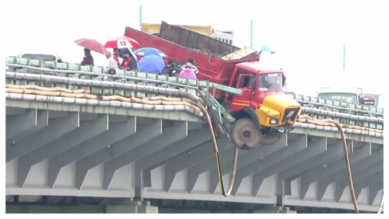 lorry accident lorry accident