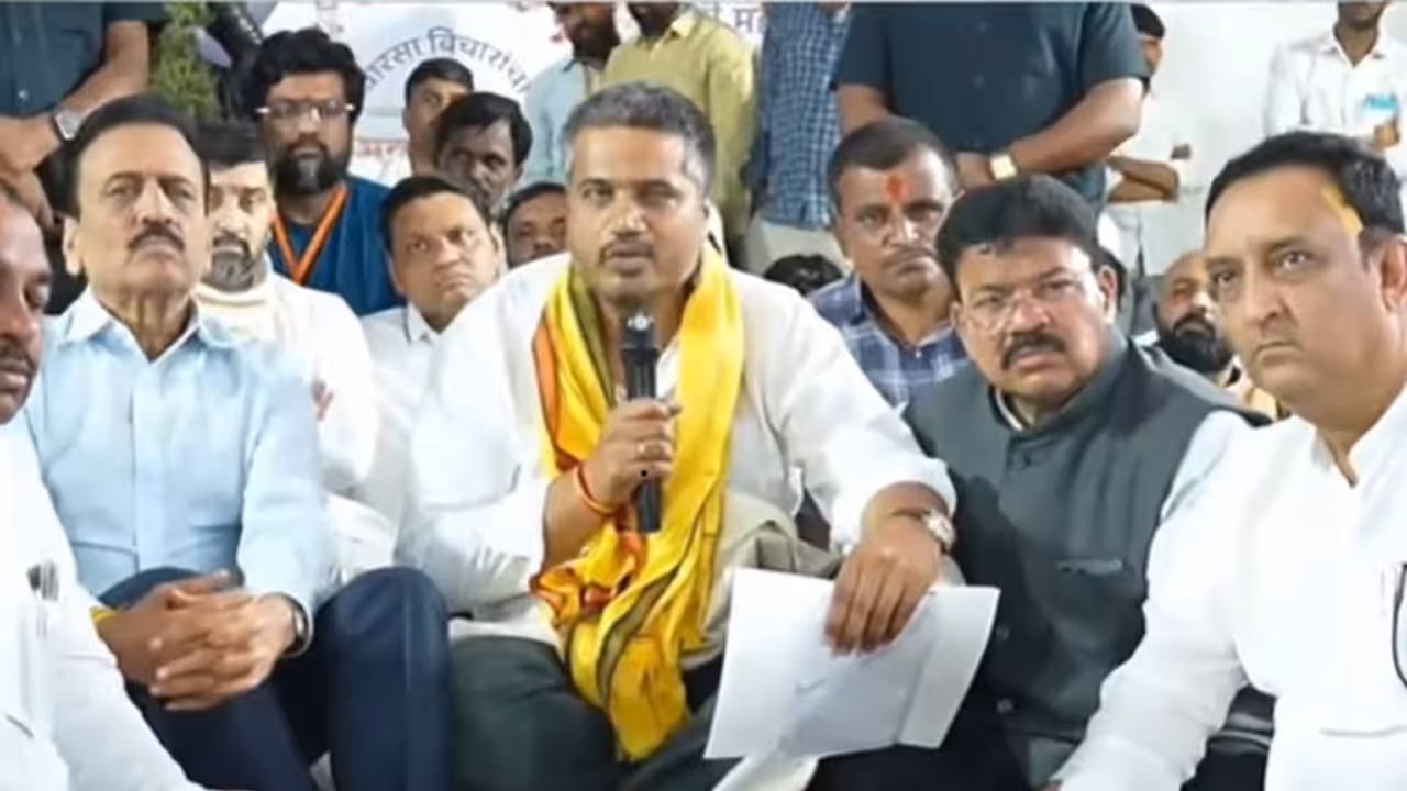 rohit pawar, girish mahajan rohit pawar, girish mahajan