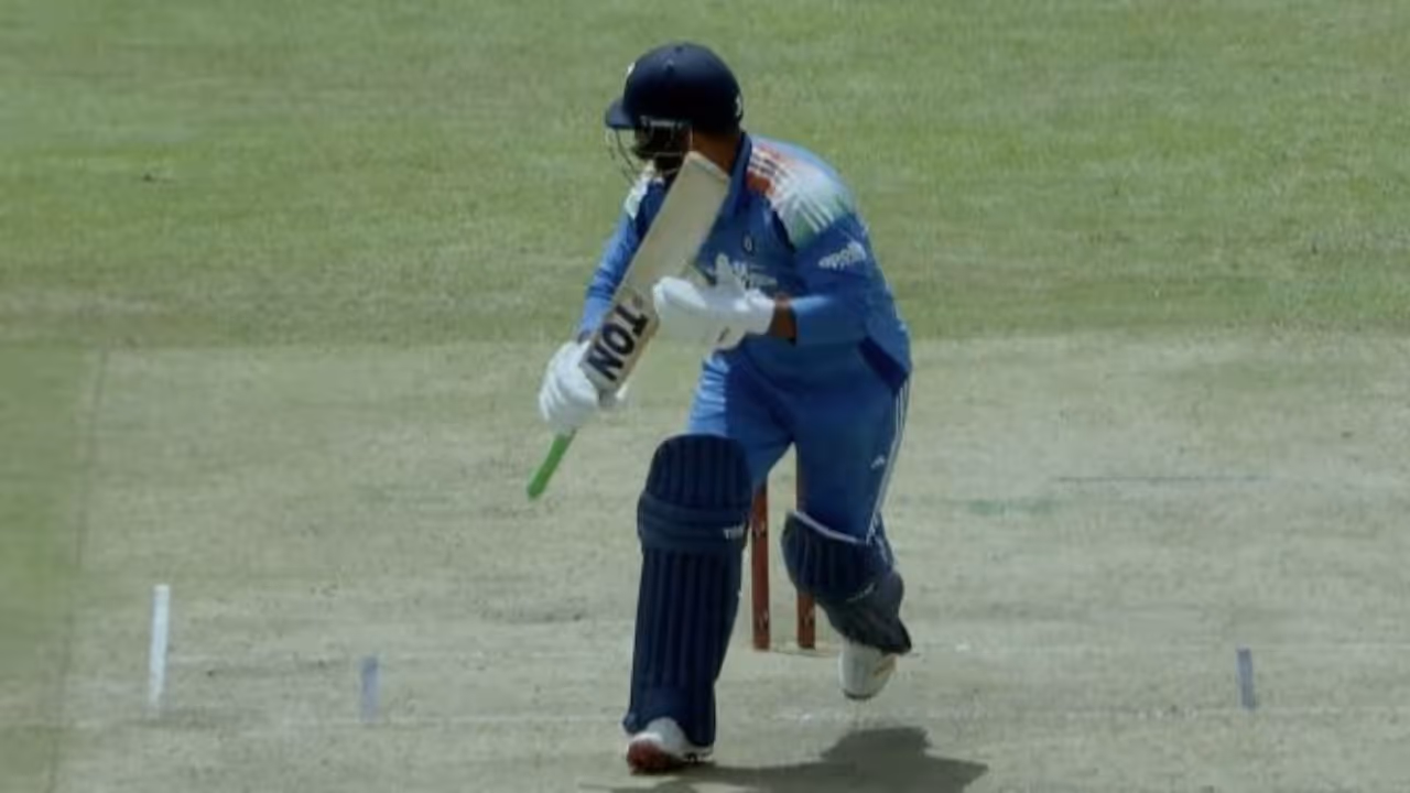 Vipraj Nigam Running on the Picth Vipraj Nigam Running on the Picth