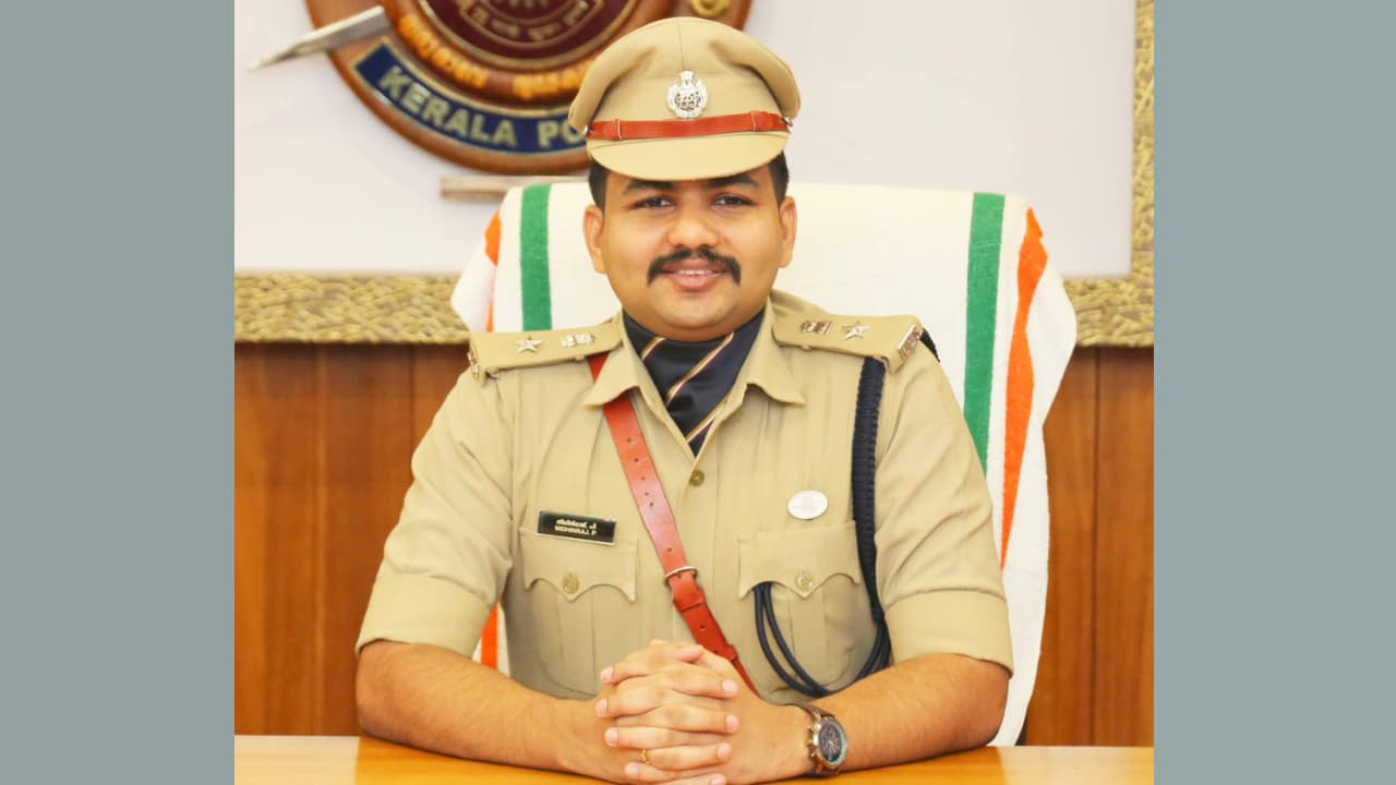 nidhin raj takes charge as kasaragod district police chief in rare appointment nidhin raj takes charge as kasaragod district police chief in rare appointment