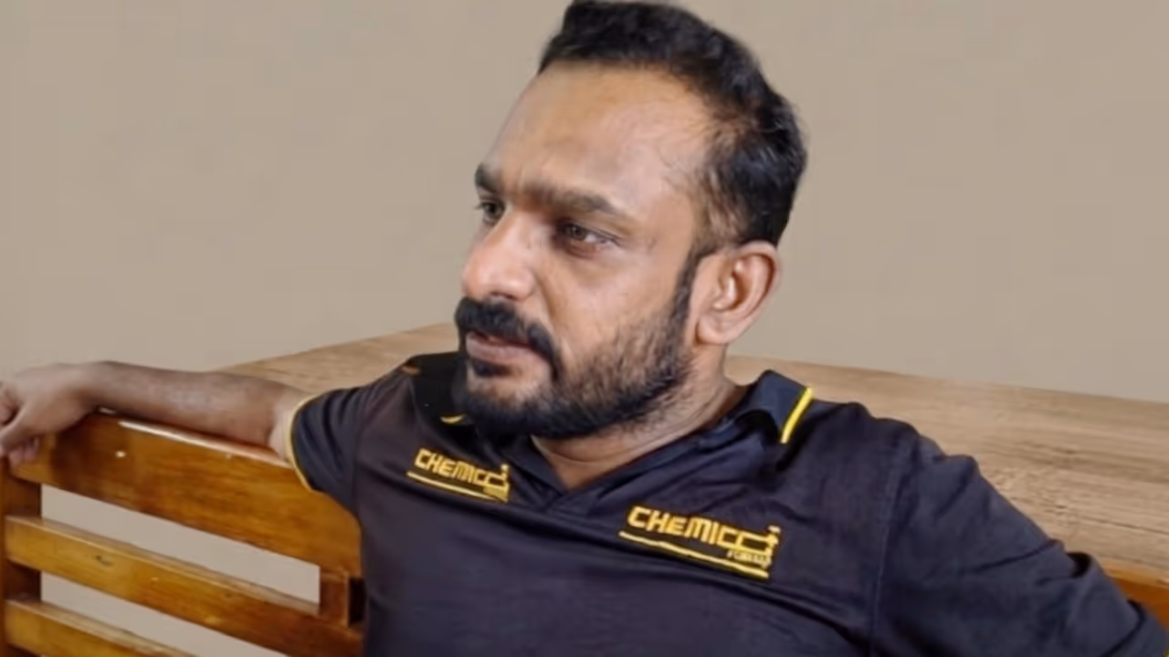 man arrested for snatching and smashing police officers phone in kozhikode man arrested for snatching and smashing police officers phone in kozhikode