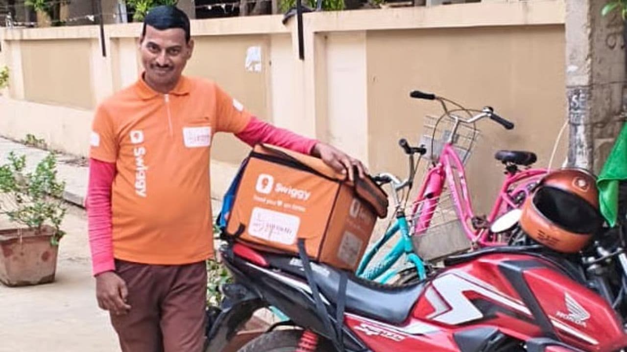 Bengaluru Swiggy delivery agent Bengaluru Swiggy delivery agent