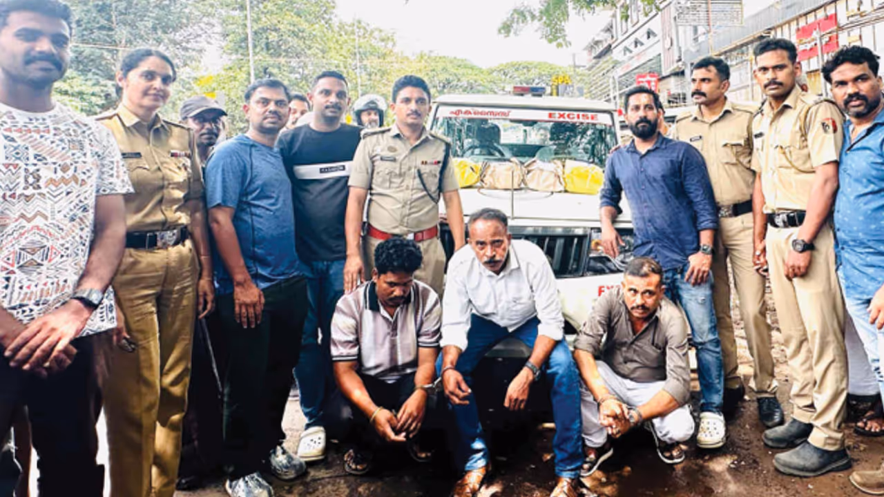10 kg ganja seized near kozhikode airport three arrested 10 kg ganja seized near kozhikode airport three arrested