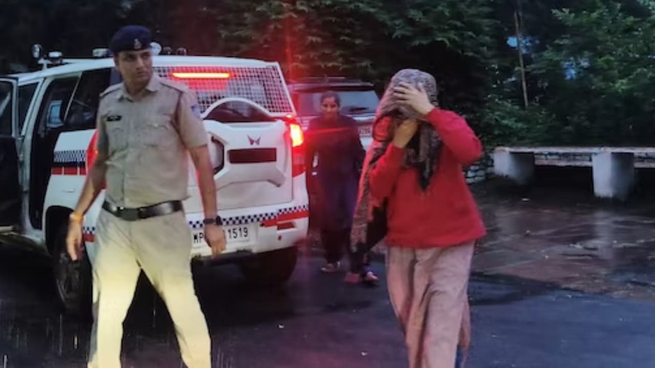 fake ias officer job scam brother and sister arrested in madhya pradesh fake ias officer job scam brother and sister arrested in madhya pradesh