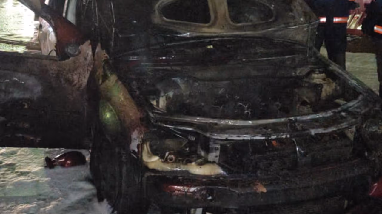 car catches fire while driving in thiruvananthapuram passengers escape unharmed car catches fire while driving in thiruvananthapuram passengers escape unharmed