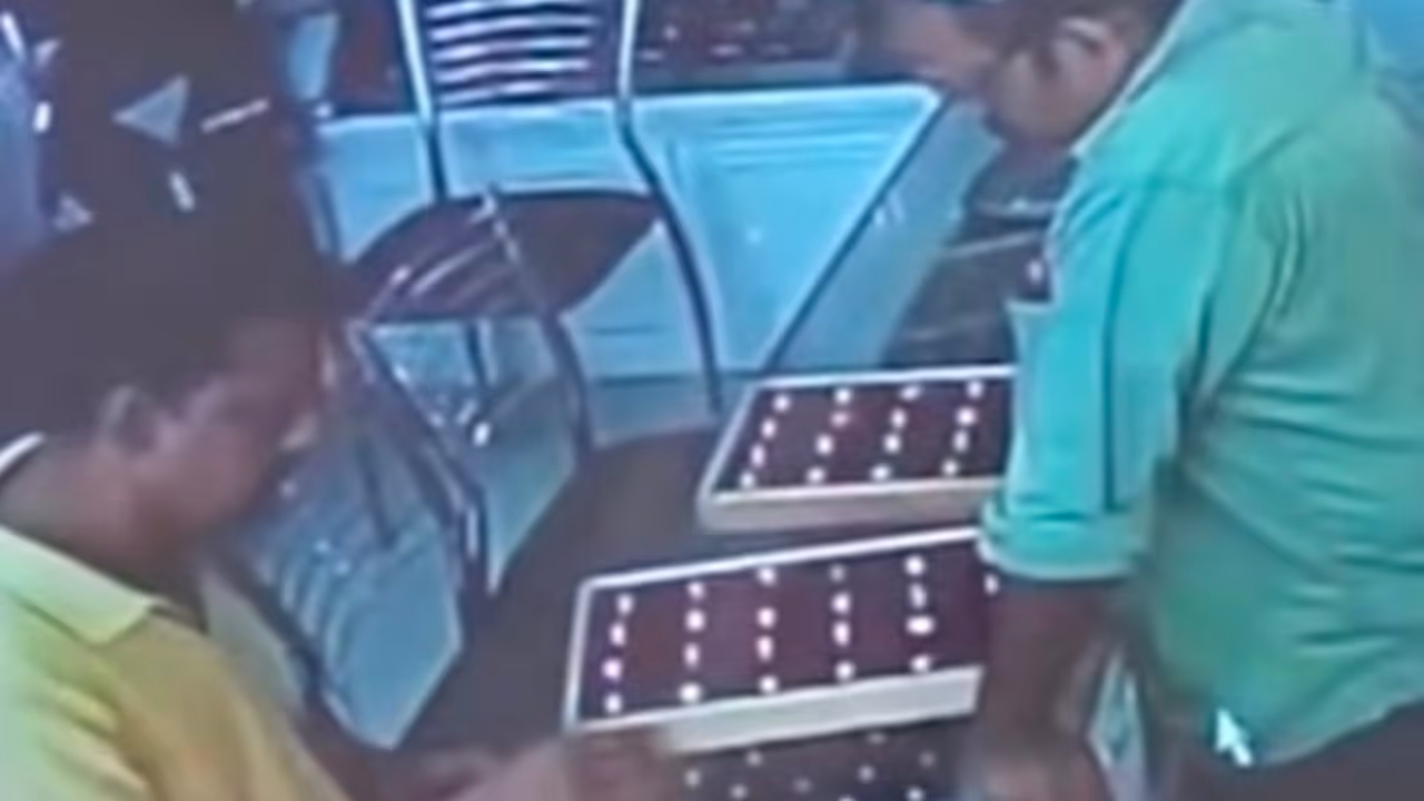 fake gold ring used to steal gold ring from jewelry shop in kattakkada fake gold ring used to steal gold ring from jewelry shop in kattakkada