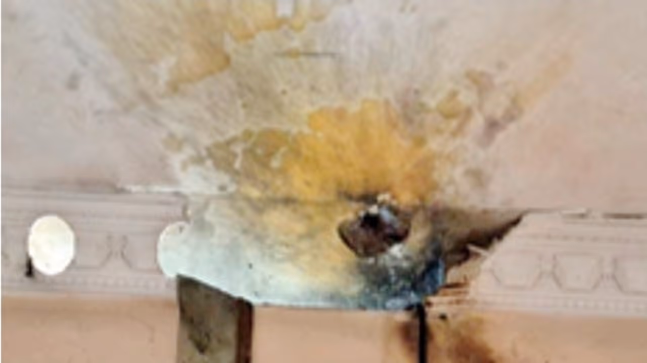 lightning strike damages 15 houses in palluruthy kochi lightning strike damages 15 houses in palluruthy kochi
