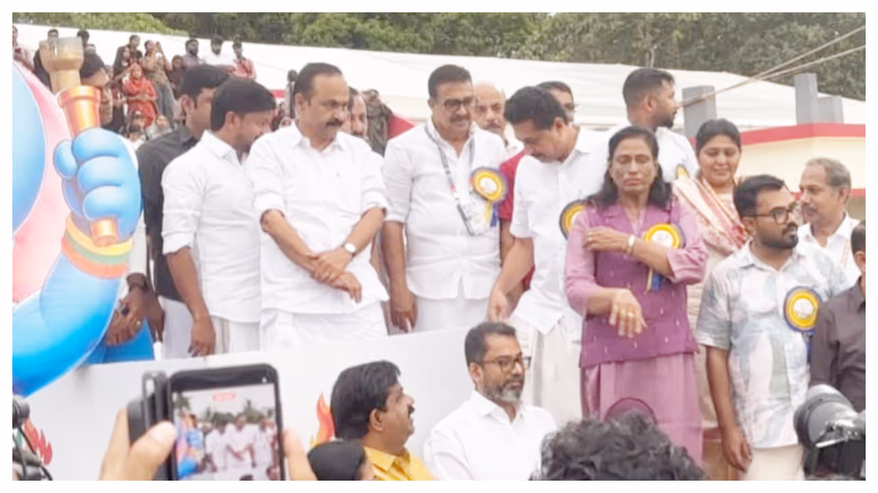 VD SATHEESAN AND PT USHA ATTENDING GAMES CEREMONY VD SATHEESAN AND PT USHA ATTENDING GAMES CEREMONY
