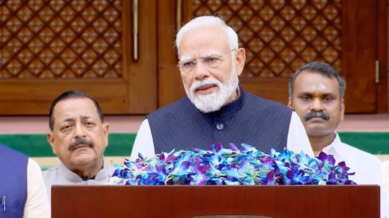 PM Narendra Modi on Monday took a pointed dig swipe at Congress leader Rahul Gandhi Ahead Of parliament Monsoon Session PM Narendra Modi on Monday took a pointed dig swipe at Congress leader Rahul Gandhi Ahead Of parliament Monsoon Session