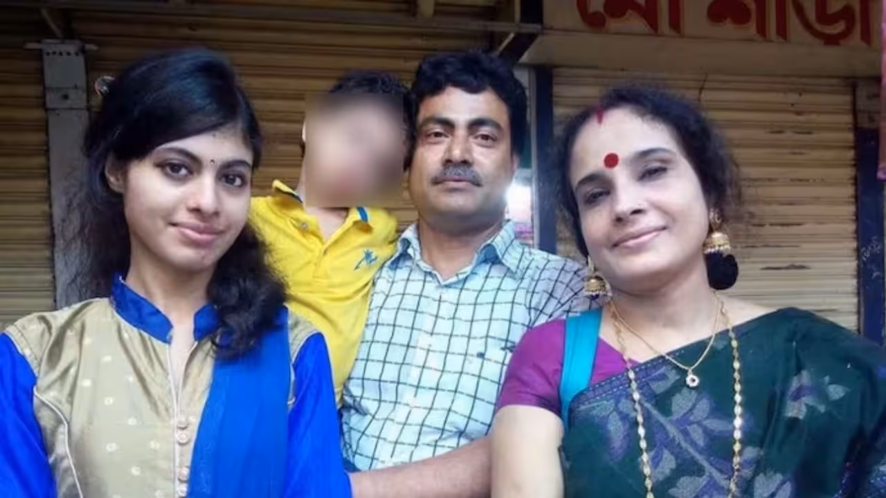 বাংলাদেশের রংপুরে অবসরপ্রাপ্ত হিন্দু শিক্ষক সহ একই পরিবারের ৪ জনের দেহ উদ্ধার বাংলাদেশের রংপুরে অবসরপ্রাপ্ত হিন্দু শিক্ষক সহ একই পরিবারের ৪ জনের দেহ উদ্ধার