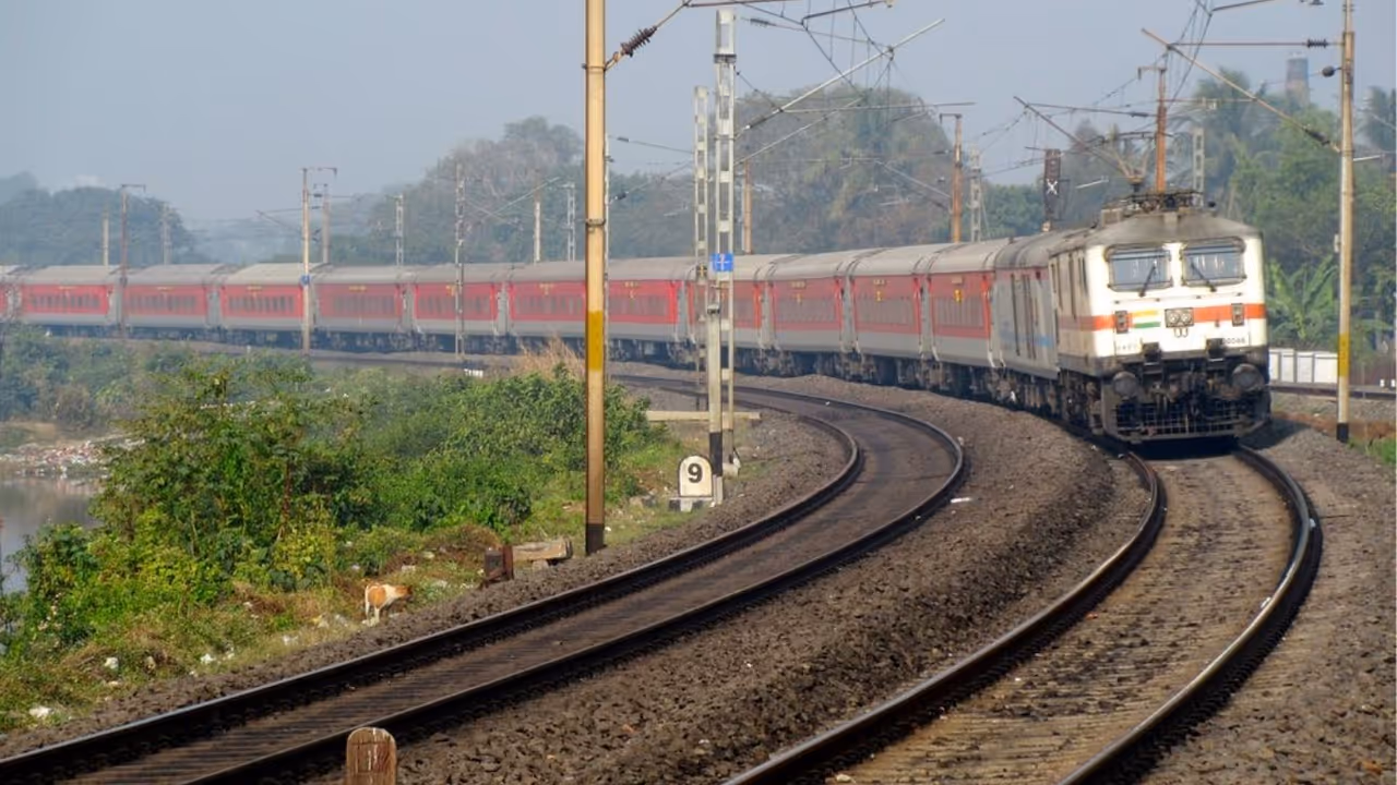 CJP protest CANCELLATION OF RAJDHANI EXPRESS FROM HOWRAH AND SEALDAH TODAY CJP protest CANCELLATION OF RAJDHANI EXPRESS FROM HOWRAH AND SEALDAH TODAY