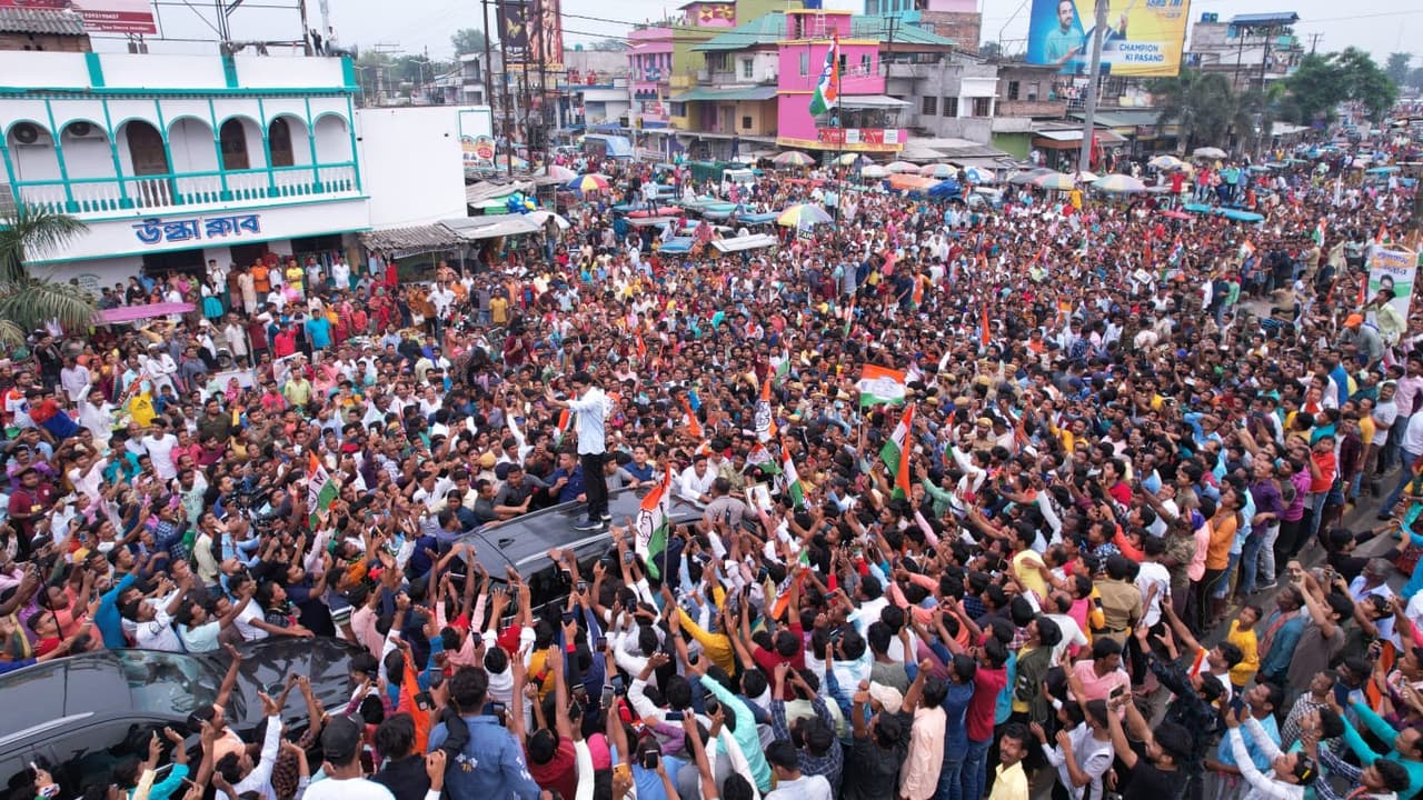 Trinamool Navjoa program at Itahar People throng streets to wish Abhishek Banerjee Trinamool Navjoa program at Itahar People throng streets to wish Abhishek Banerjee