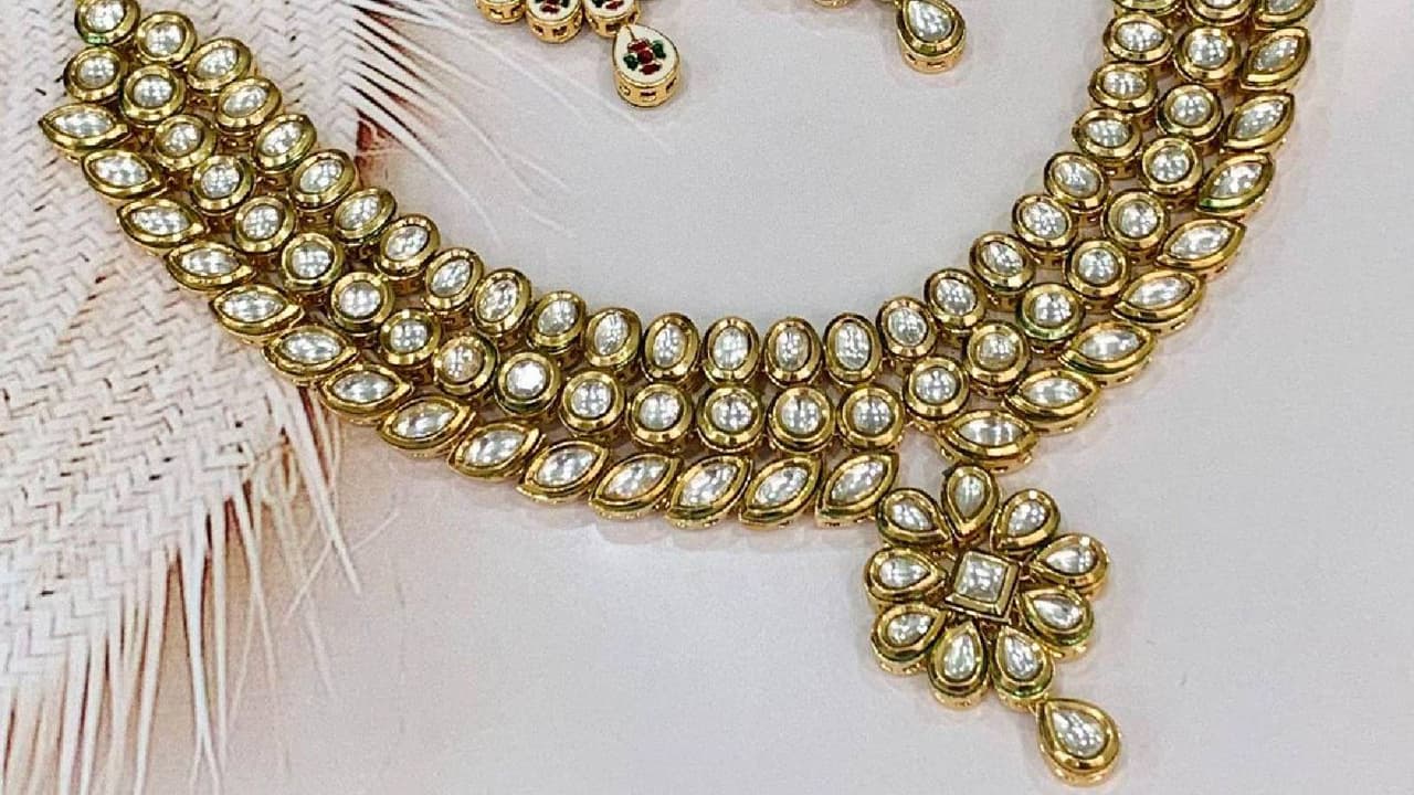 Tips to keep Kundan jewellery safe