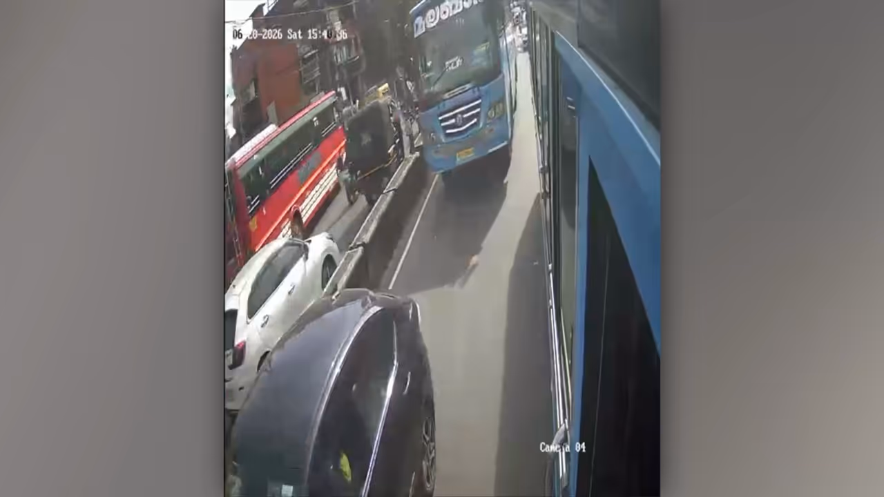 two buses collide in kozhikode after dispute over timing passengers injured two buses collide in kozhikode after dispute over timing passengers injured
