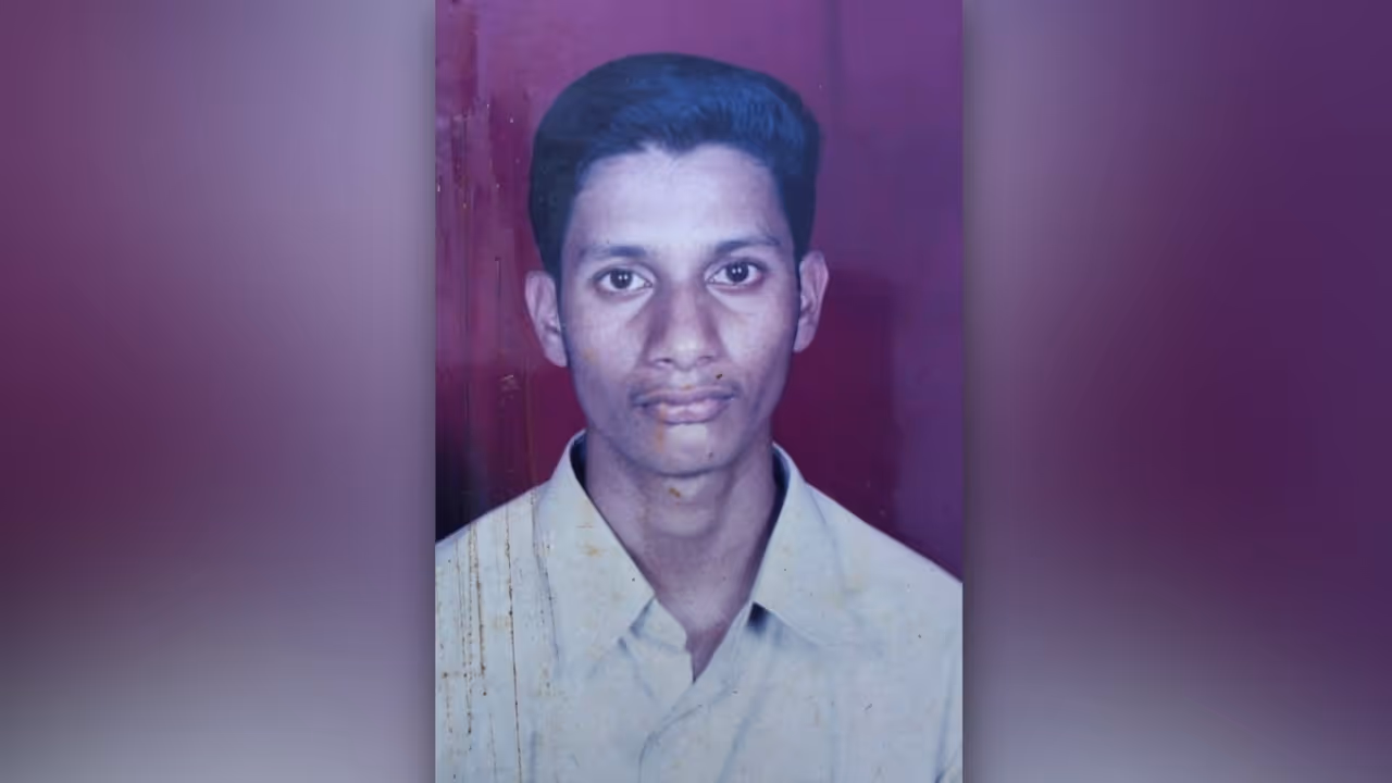 accused leads police to hidden weapons in palkulangara murder case accused leads police to hidden weapons in palkulangara murder case