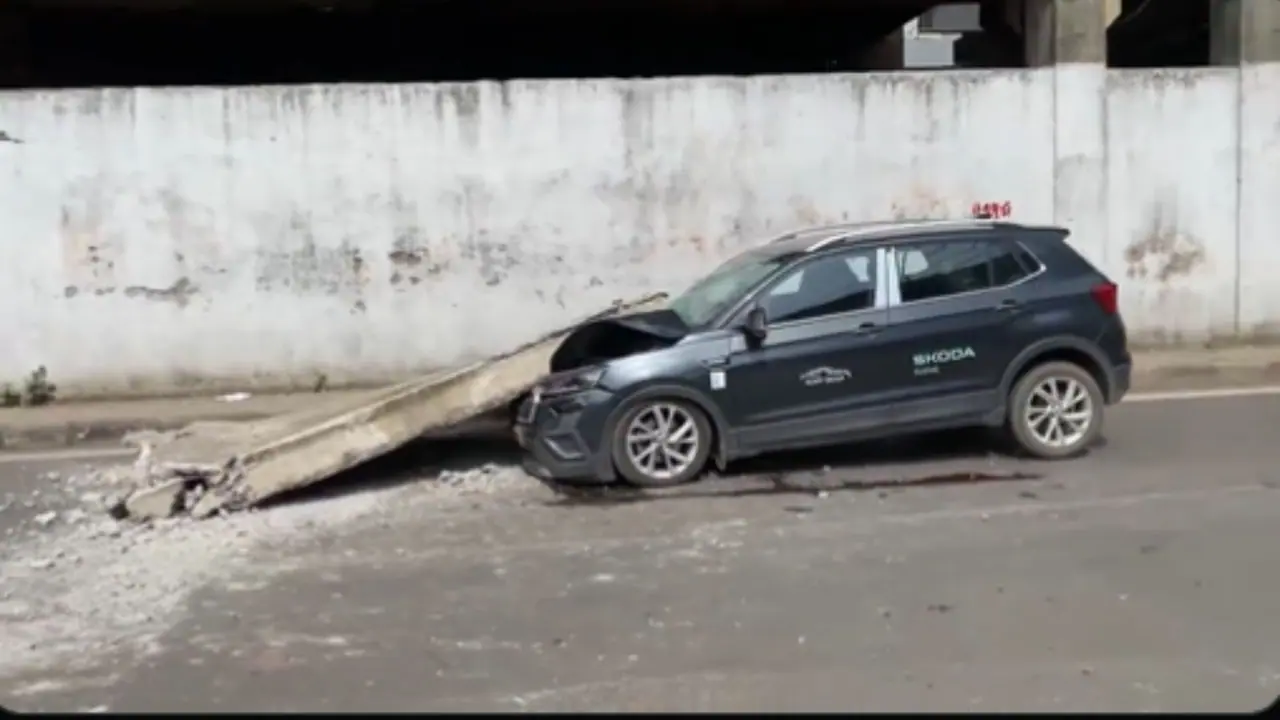 Andheri flyover slab falls on brand new car Andheri flyover slab falls on brand new car