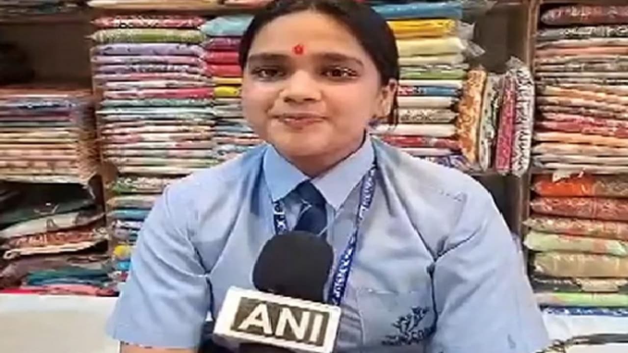Savi Jain CBSE 12th Topper 2025 Success Story