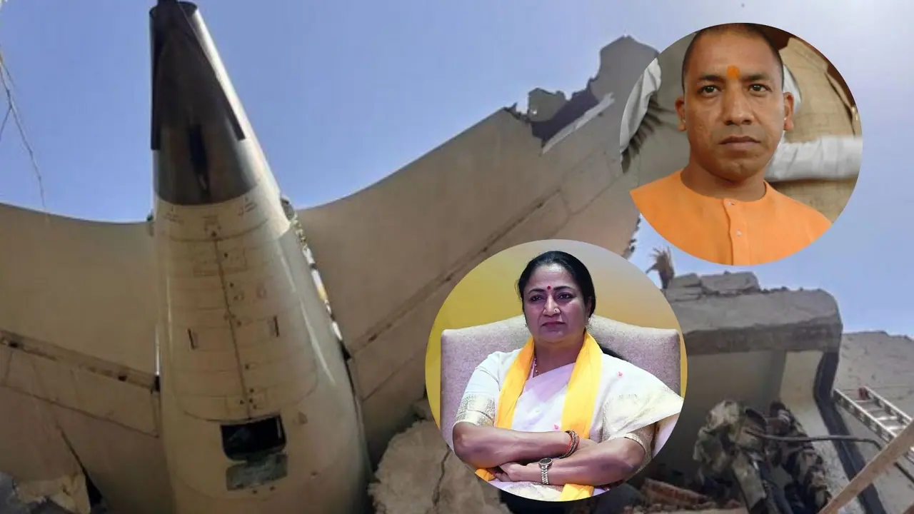 CM Yogi Adityanath and CM Rekha Gupta