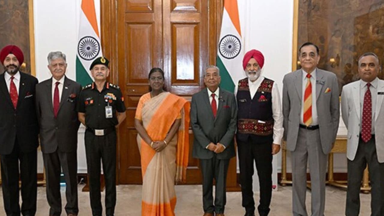 Chief of the Army Staff, General Upendra Dwivedi along with former Chiefs of Army Staff called on President Droupadi Murmu at Rashtrapati Bhavan (Photo/ANI)