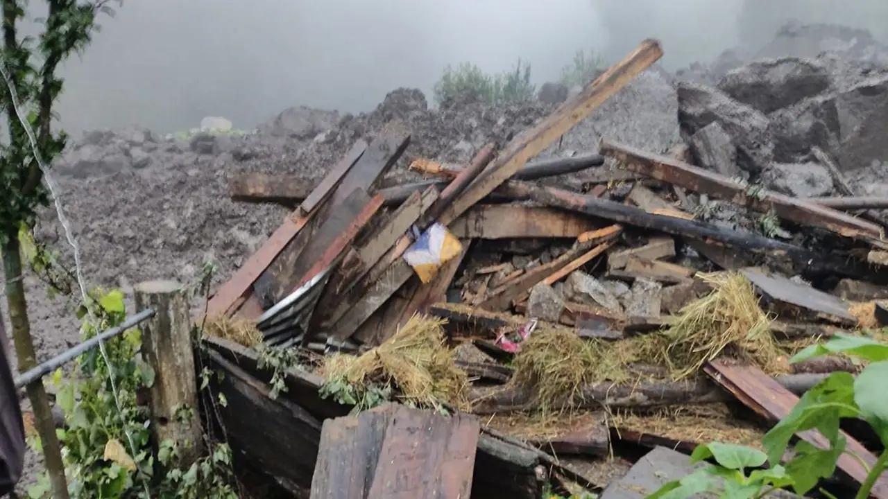Damage to property due to cloudburst in Rampur Damage to property due to cloudburst in Rampur