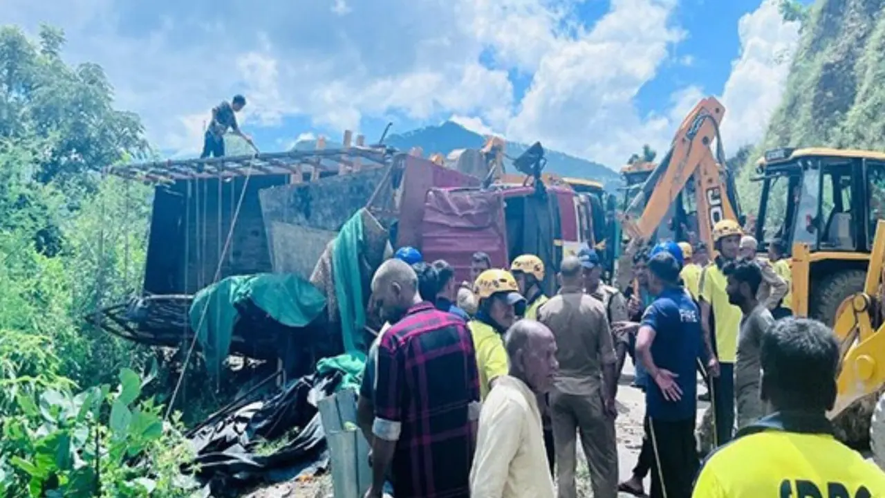 SDRF team conducting rescue operation after truck accident in Uttarakhand's Tehri Garhwal SDRF team conducting rescue operation after truck accident in Uttarakhand's Tehri Garhwal