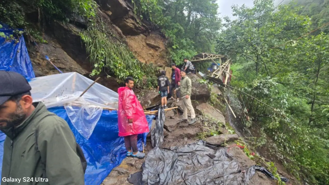 The pedestrian track at Chhodi Gadhere, one kilometre ahead of Gaurikund, has been damaged due to landslide The pedestrian track at Chhodi Gadhere, one kilometre ahead of Gaurikund, has been damaged due to landslide