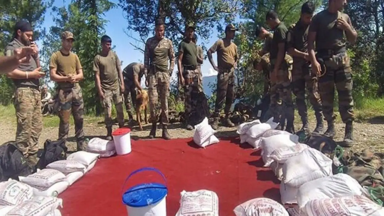 Indian Army undertakes relief operation in Mandi 