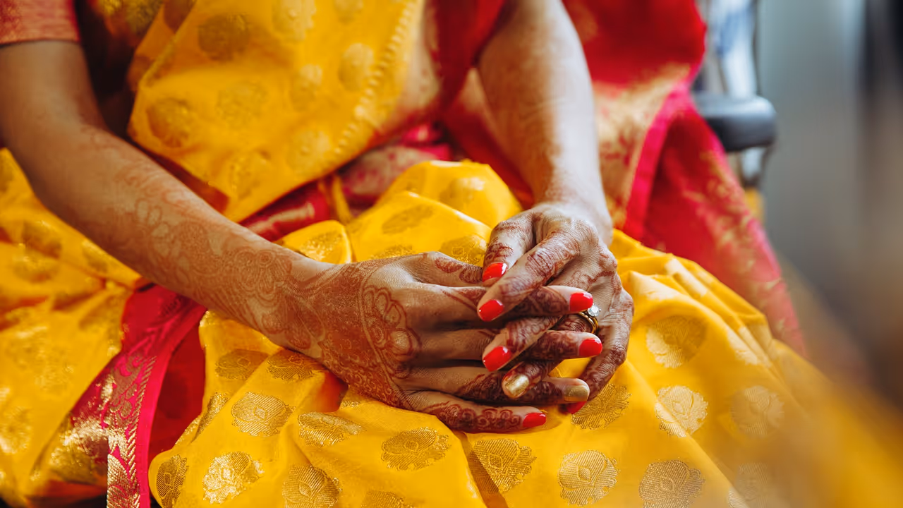 hindu bride hands