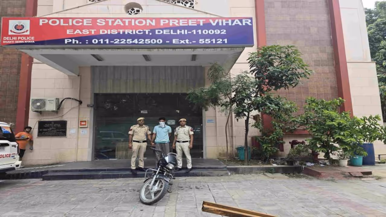 Delhi Bike Theft Case UP Police Constable Arrested Delhi Bike Theft Case UP Police Constable Arrested