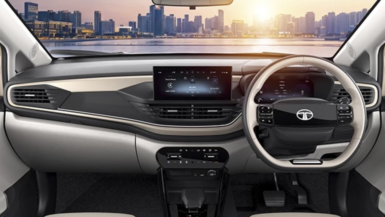 2025 Tata altroz facelift discount offers in August 