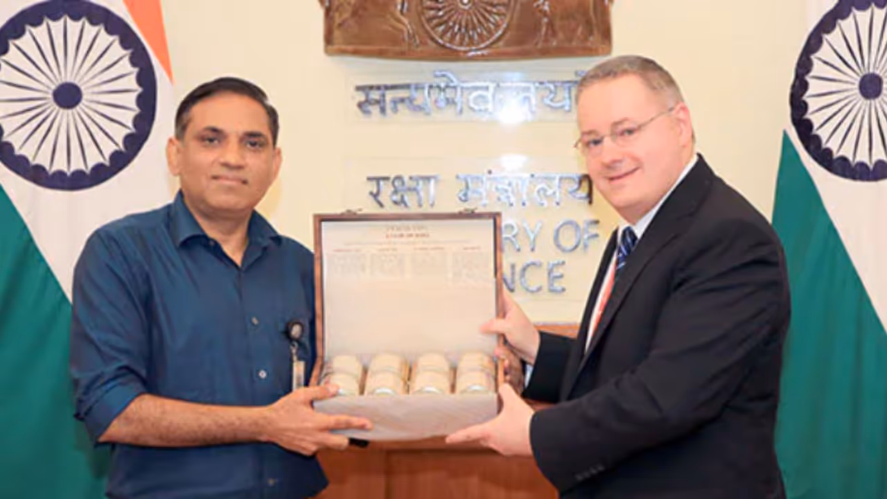 US Deputy Assistant Secretary of Defence Andrew Byers today met Joint Secretary, Maritime & Systems Acquisition Dinesh Kumar