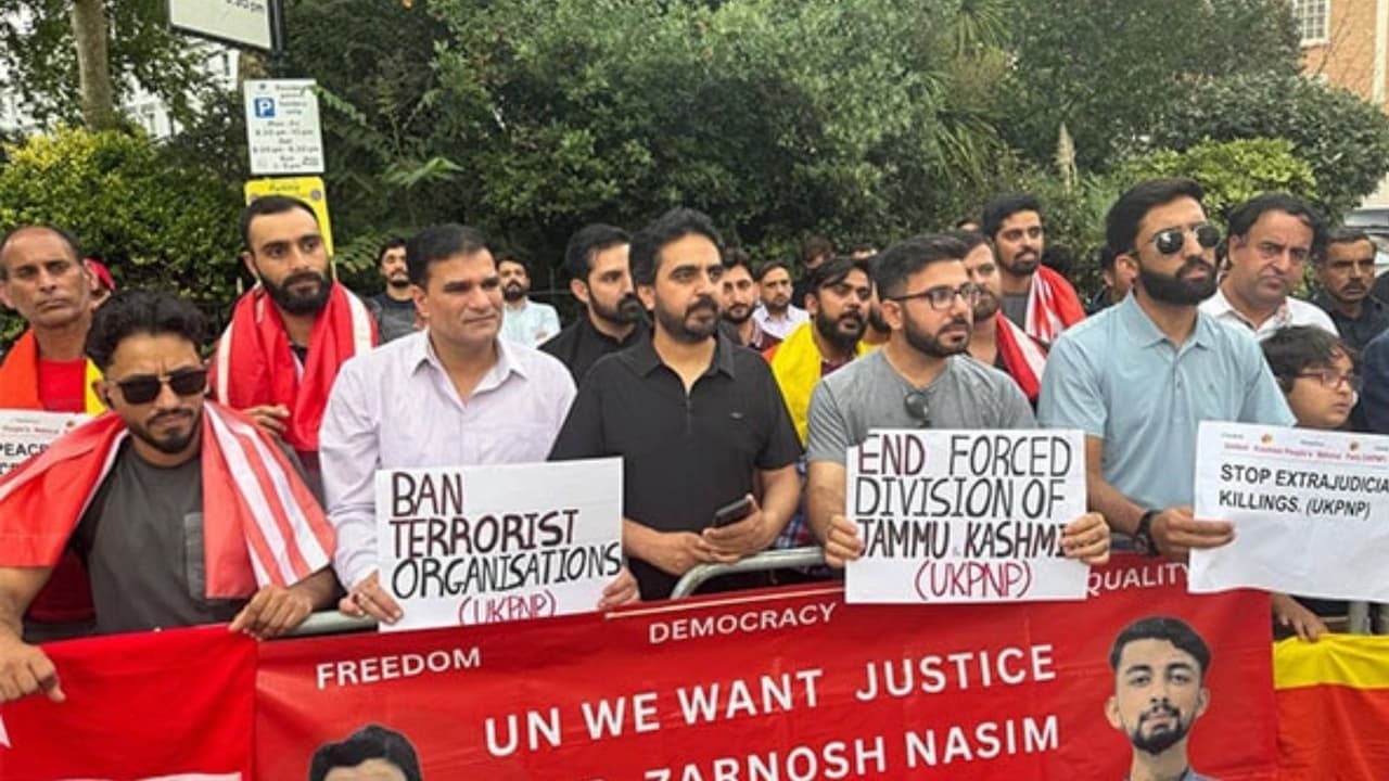 UKPNP holds protest at Pakistan High Commission in London UKPNP holds protest at Pakistan High Commission in London