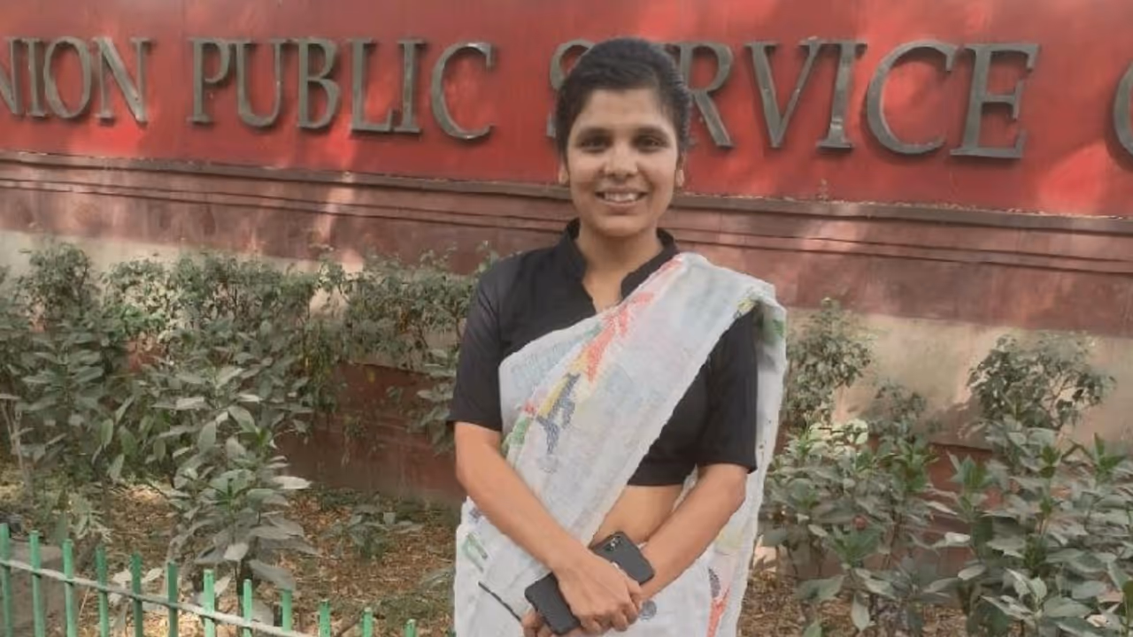 Deepesh Kumari IAS Success Story