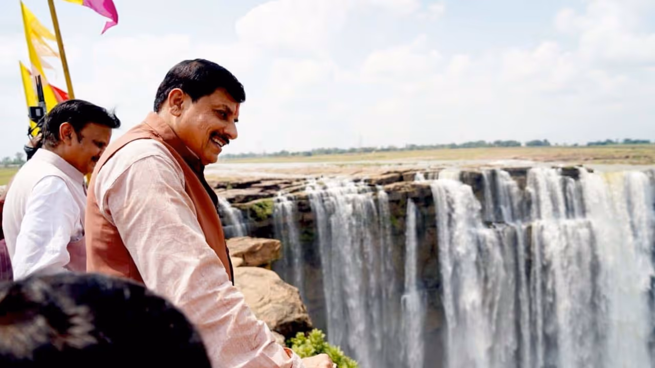 मुख्यमंत्री डॉ. यादव ने किया मऊगंज के बहुती जल प्रपात का अवलोकन मुख्यमंत्री डॉ. यादव ने किया मऊगंज के बहुती जल प्रपात का अवलोकन