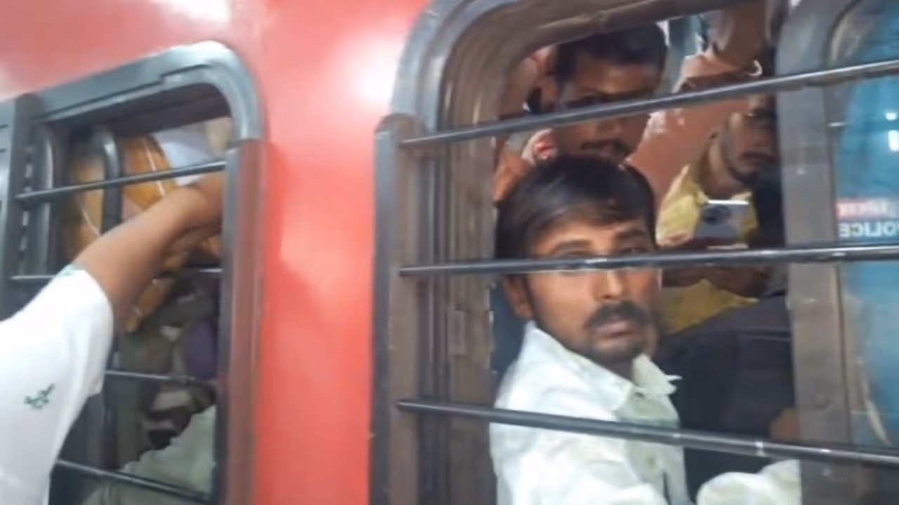 Awadh Assam Express overcrowded