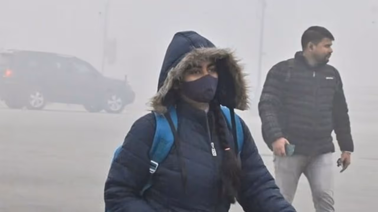 Delhi AQI Today Fog Air Quality Level Moderate Relief