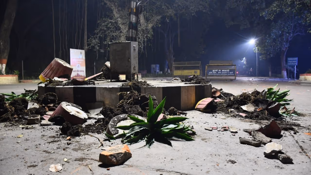 BHU Varanasi Students Security Clash ID Guesthouse Violence