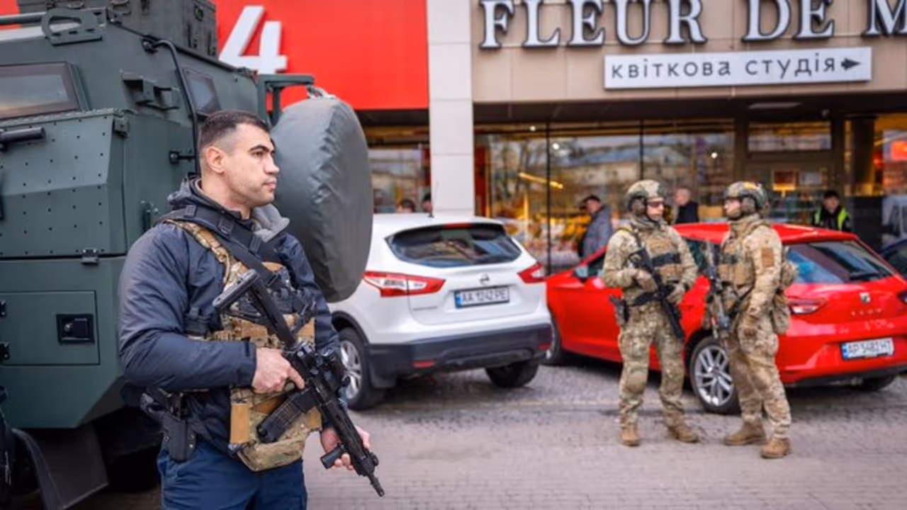 ukraine kyiv supermarket shooting hostage six dead holosiivskyi zelensky police special forces investigation