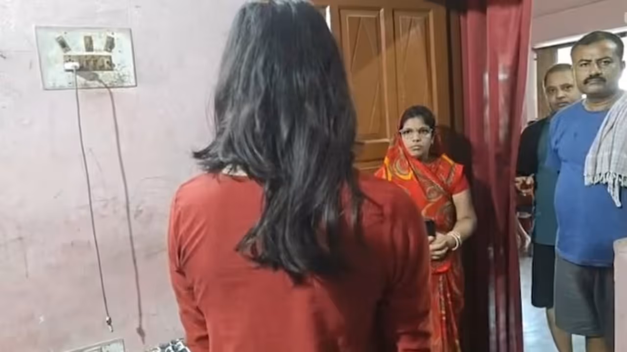 bihar darbhanga hair cutter gang robbery bahadurpur police women hair cut mystery bihar darbhanga hair cutter gang robbery bahadurpur police women hair cut mystery