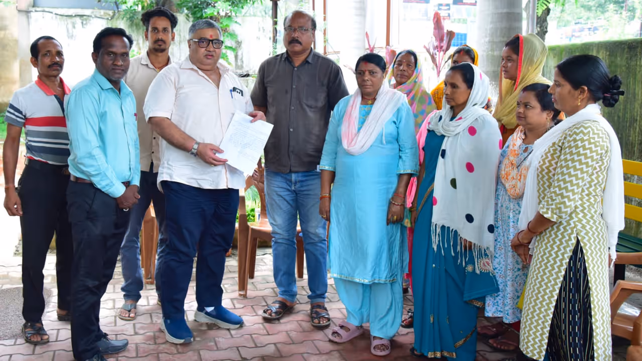 Rajesh Agrawal Hears Public Grievances at Jan Darshan in Ambikapur Orders Swift Action Rajesh Agrawal Hears Public Grievances at Jan Darshan in Ambikapur Orders Swift Action