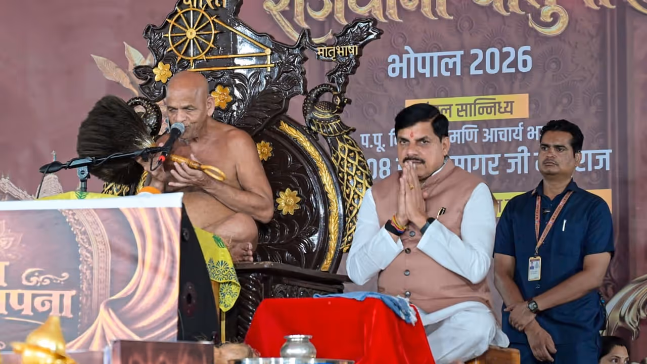 mohan yadav acharya samay sagar maharaj darshan mohan yadav acharya samay sagar maharaj darshan