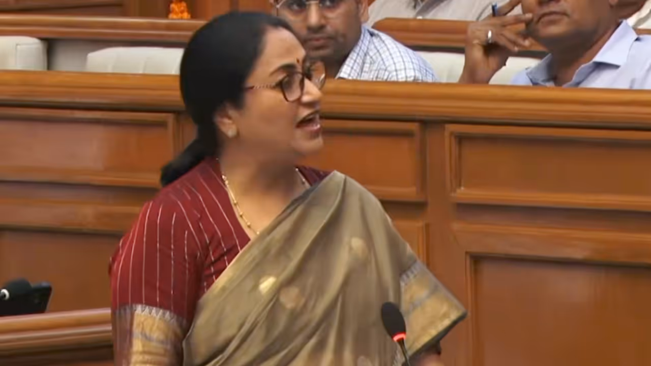 Delhi Lakshmi Yojana CM Rekha Gupta Explains Three Children Eligibility Rule in Assembly Delhi Lakshmi Yojana CM Rekha Gupta Explains Three Children Eligibility Rule in Assembly