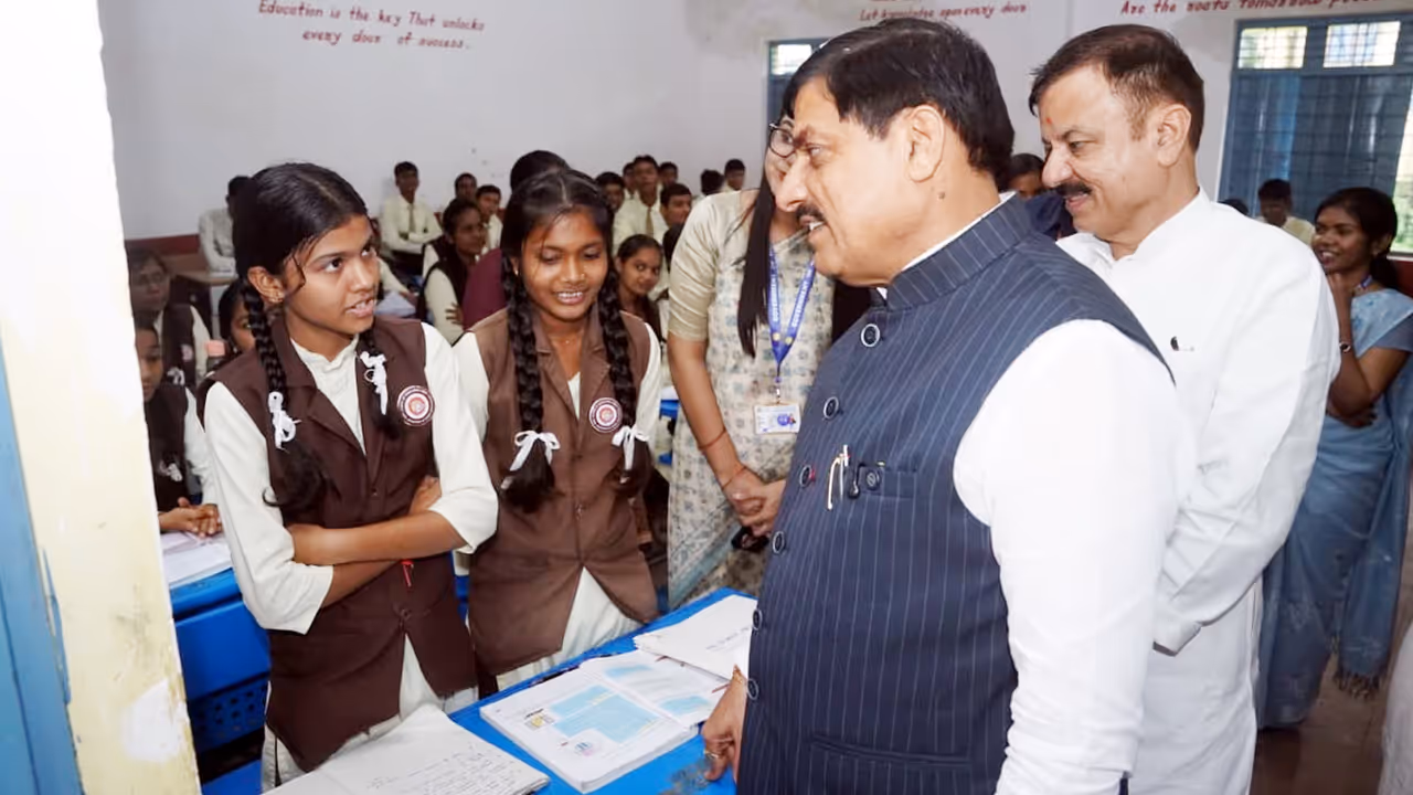 mohan yadav meet lanji government school students mohan yadav meet lanji government school students