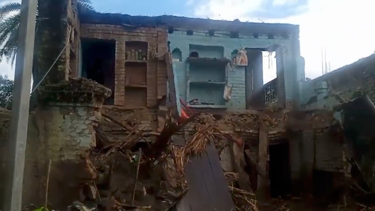 Kanpur House Collapse Four Members of Same Family Killed in Tragic Accident Kanpur House Collapse Four Members of Same Family Killed in Tragic Accident