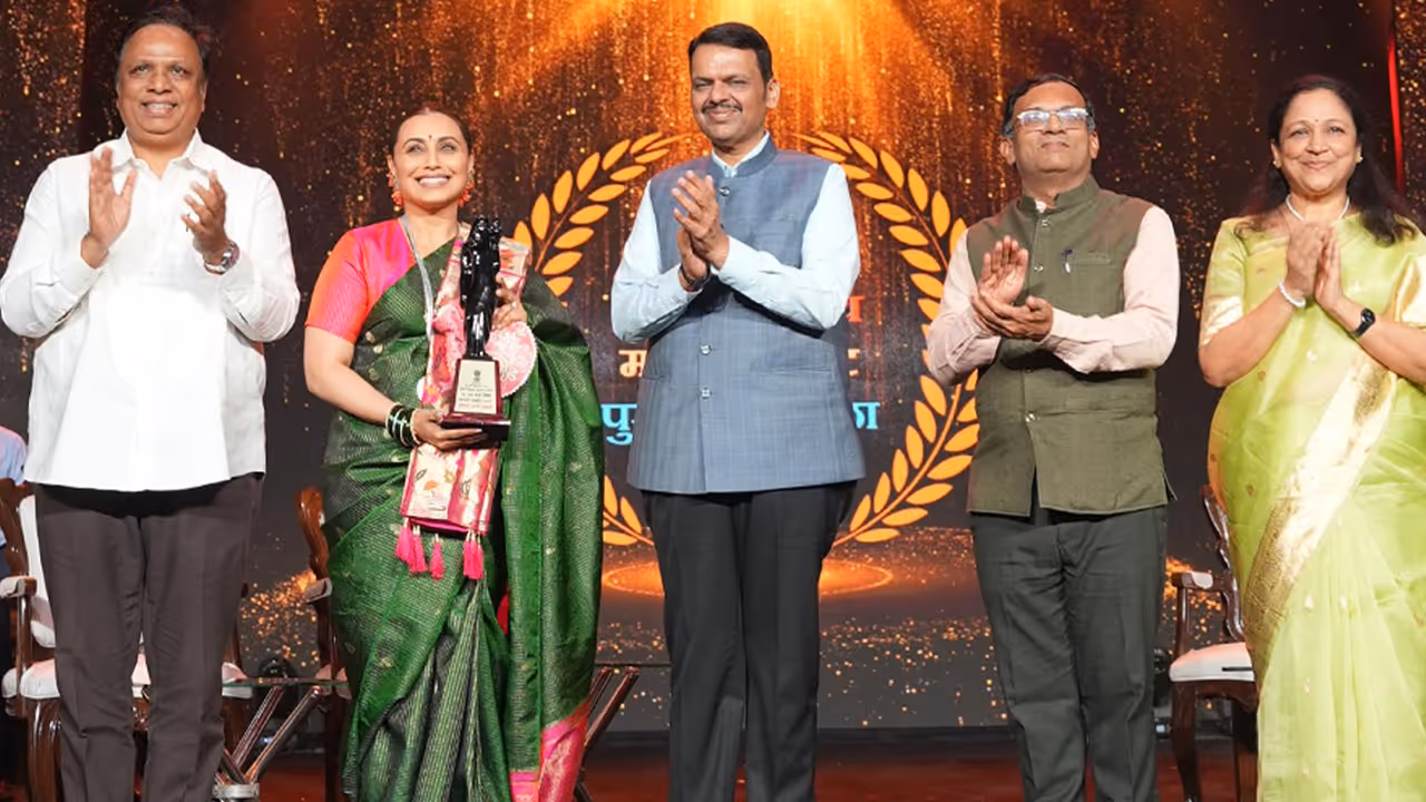 Rani Mukerji honoured raj kapoor special contribution award Rani Mukerji honoured raj kapoor special contribution award