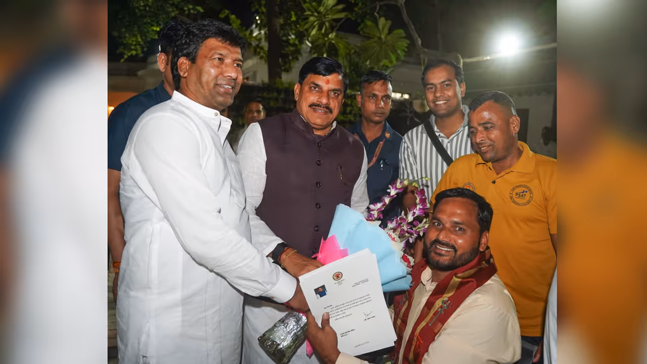 mohan yadav meet para swimmer Padma Shri Satendra Singh Lohiya mohan yadav meet para swimmer Padma Shri Satendra Singh Lohiya