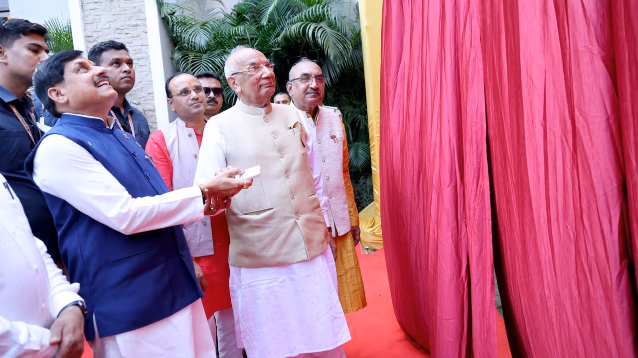 mohan yadav unveiled Atal Bihari Vajpayee statue in Govindpura bhopal mohan yadav unveiled Atal Bihari Vajpayee statue in Govindpura bhopal
