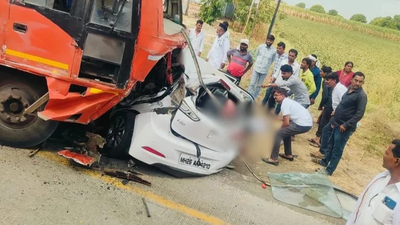 maharashtra beed majalgaon car st bus accident maharashtra beed majalgaon car st bus accident