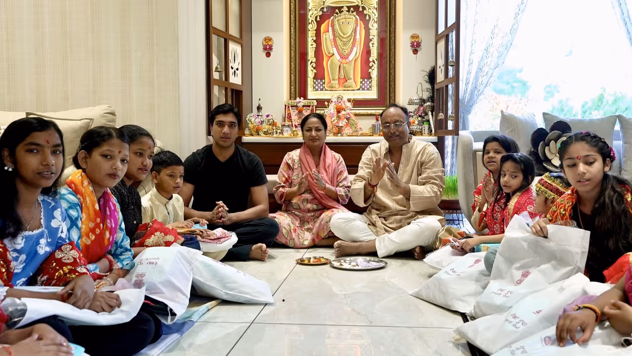 rekha gupta maha navami navratri 2026 kanya pujan rekha gupta maha navami navratri 2026 kanya pujan